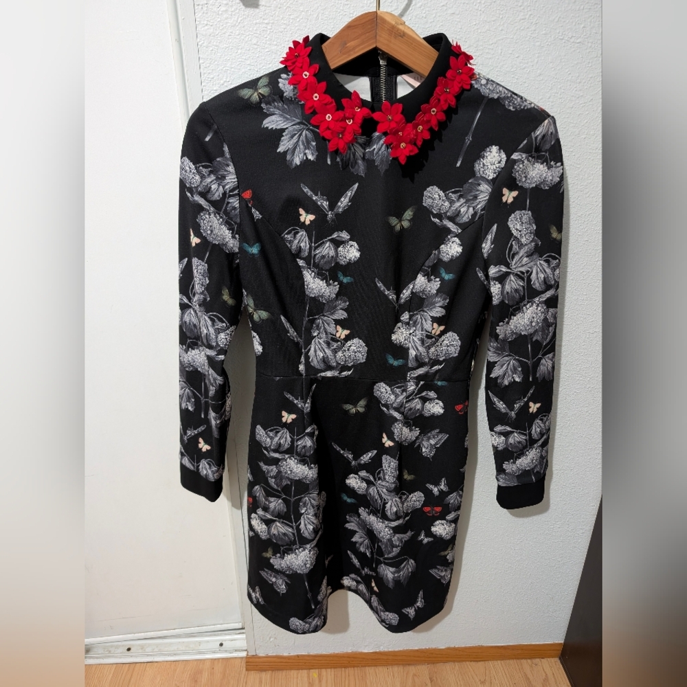 Ted Baker "Amaliia" Dress Size 1 (US 4) – Black Floral Print with Red 3D Collar